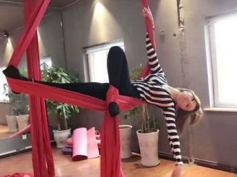 成都成華區鋼管舞培訓學校 專業教練，零基礎授課