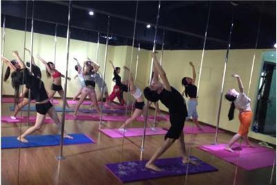 暑假體驗成都華翎鋼管舞培訓學校，盡享舞蹈樂趣