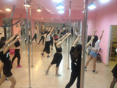 常州舞蹈新風尚 專業鋼管舞培訓點亮都市健身生活